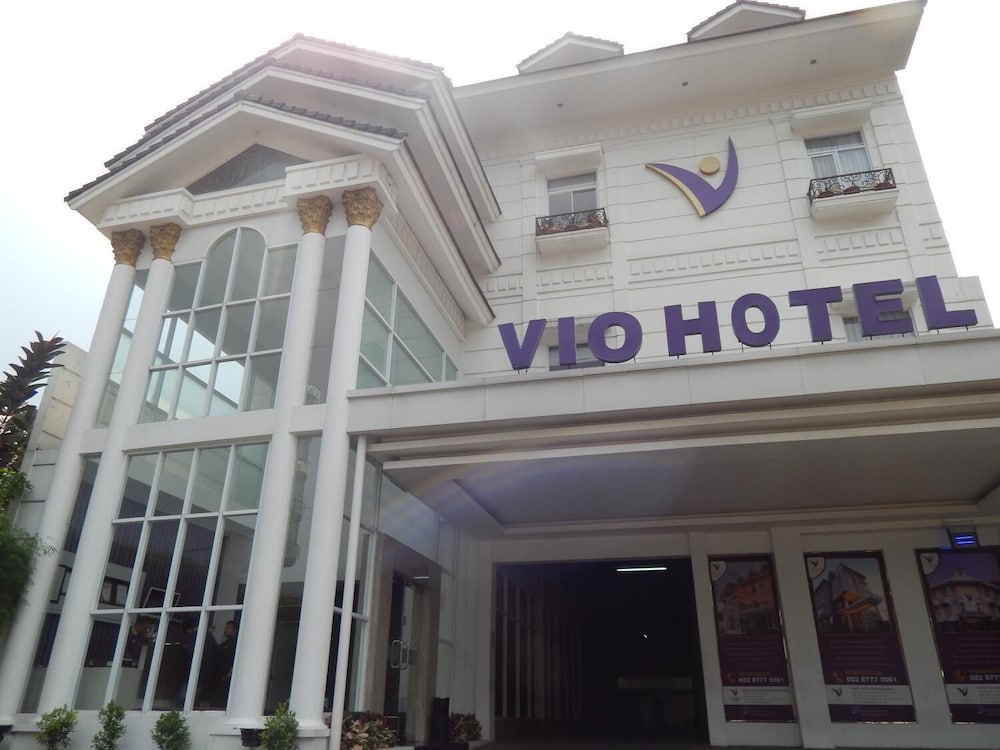 Vio Hotel Surapati Bandung 1/34