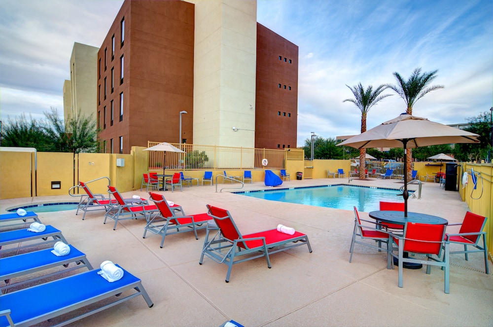 Holiday Inn Express Hotel & Suites Phoenix North Scottsdale 5/58