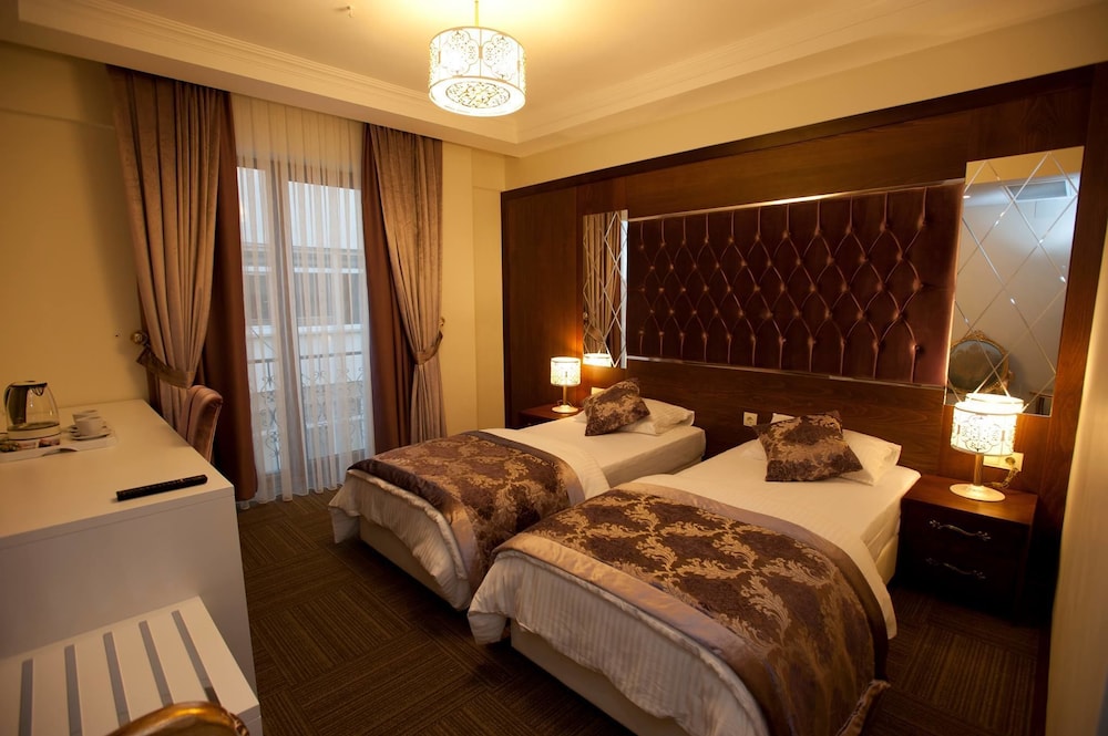 ROOM, SINGLE