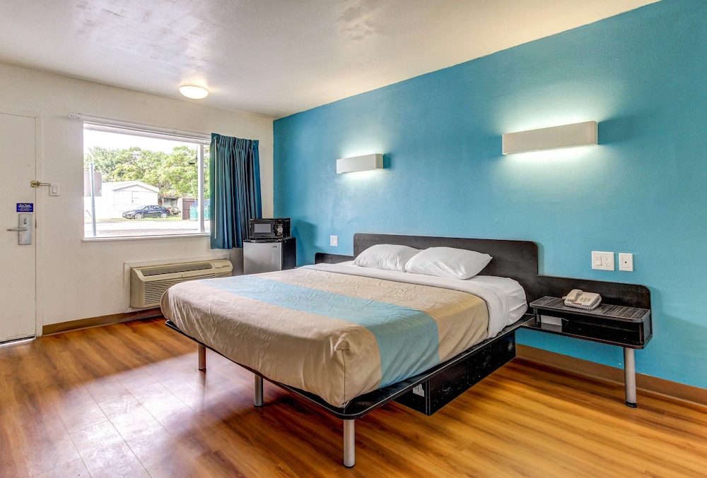 Motel6 Waco, TX - Lacy Lakeview 30/49