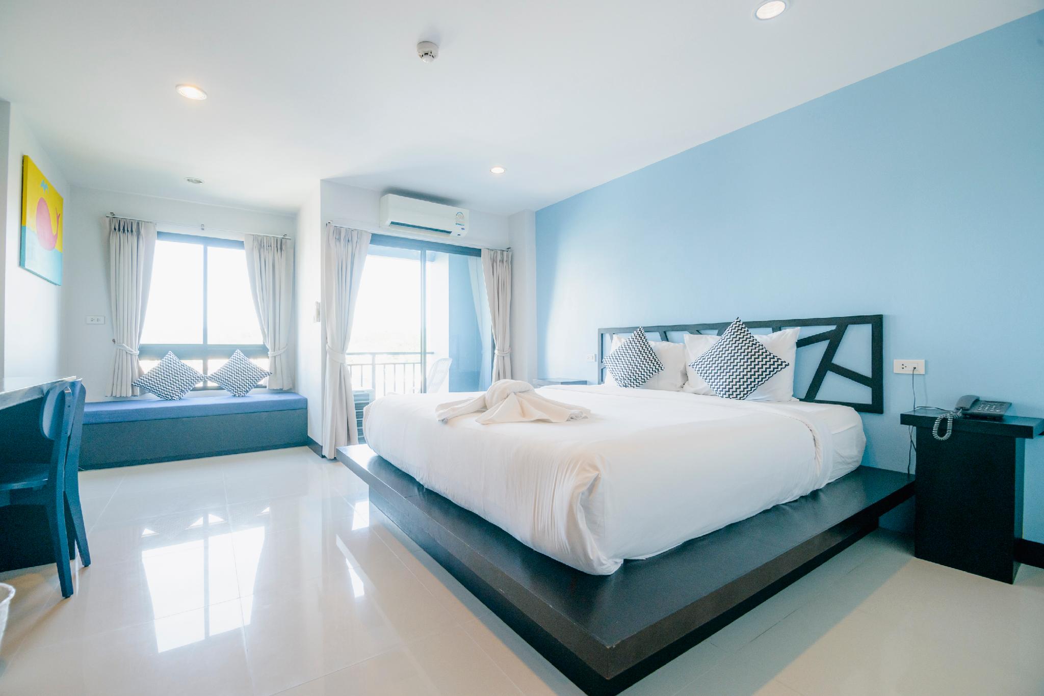 Deluxe, King Bed, Mountain View