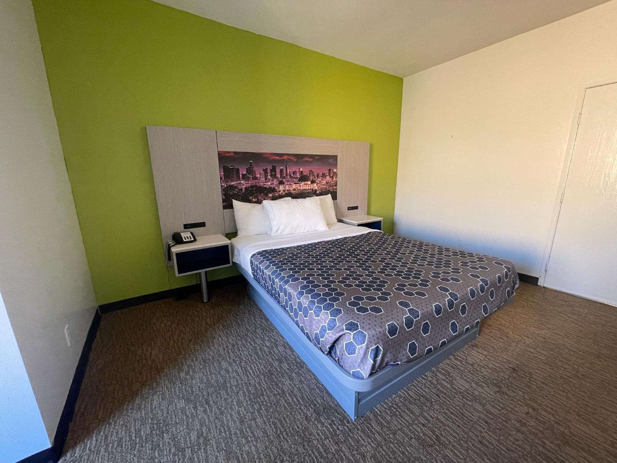 Room, Queen Bed, Hotel Pacific Garden 3/9