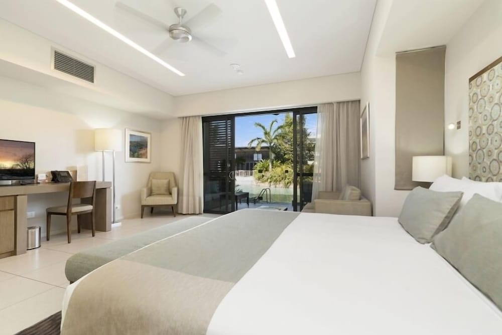 LAGOON, RESORT, SUPERIOR, KING BED