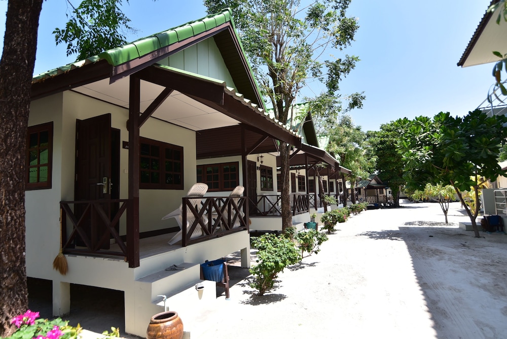 Varin Beach Resort 9/75