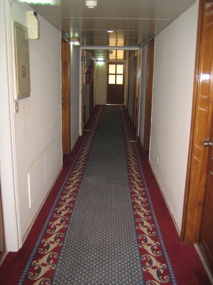 Onisillos Hotel 4/45
