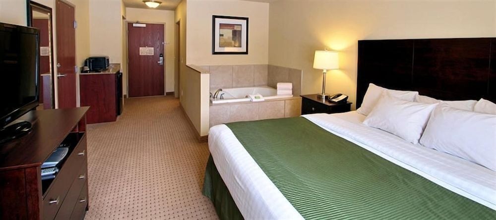 Cobblestone Hotel Amp Suites Crookston 9/39