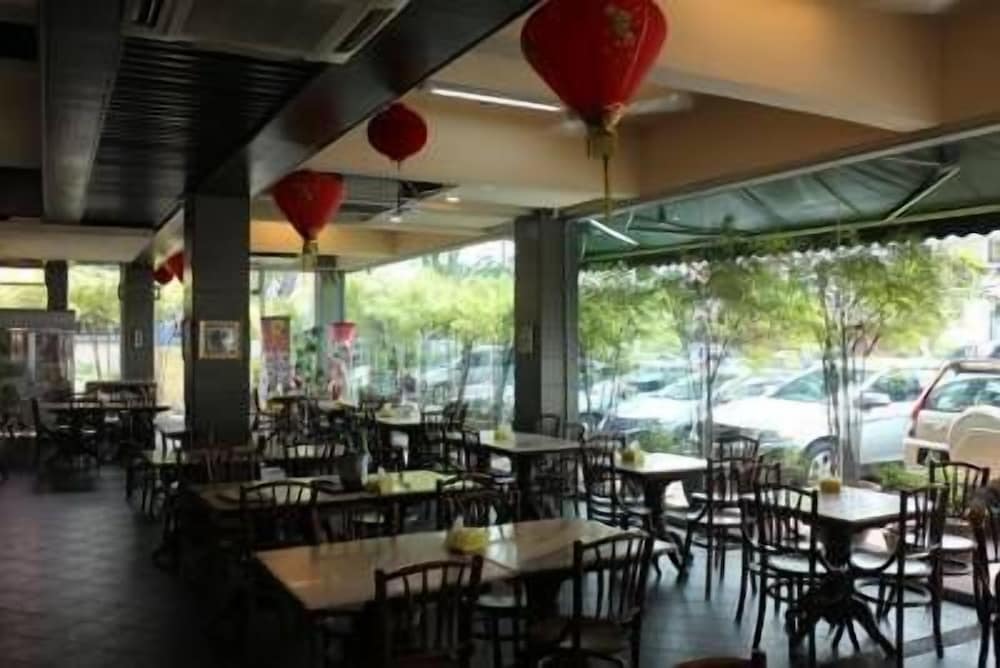 Subang Park Hotel 48/64