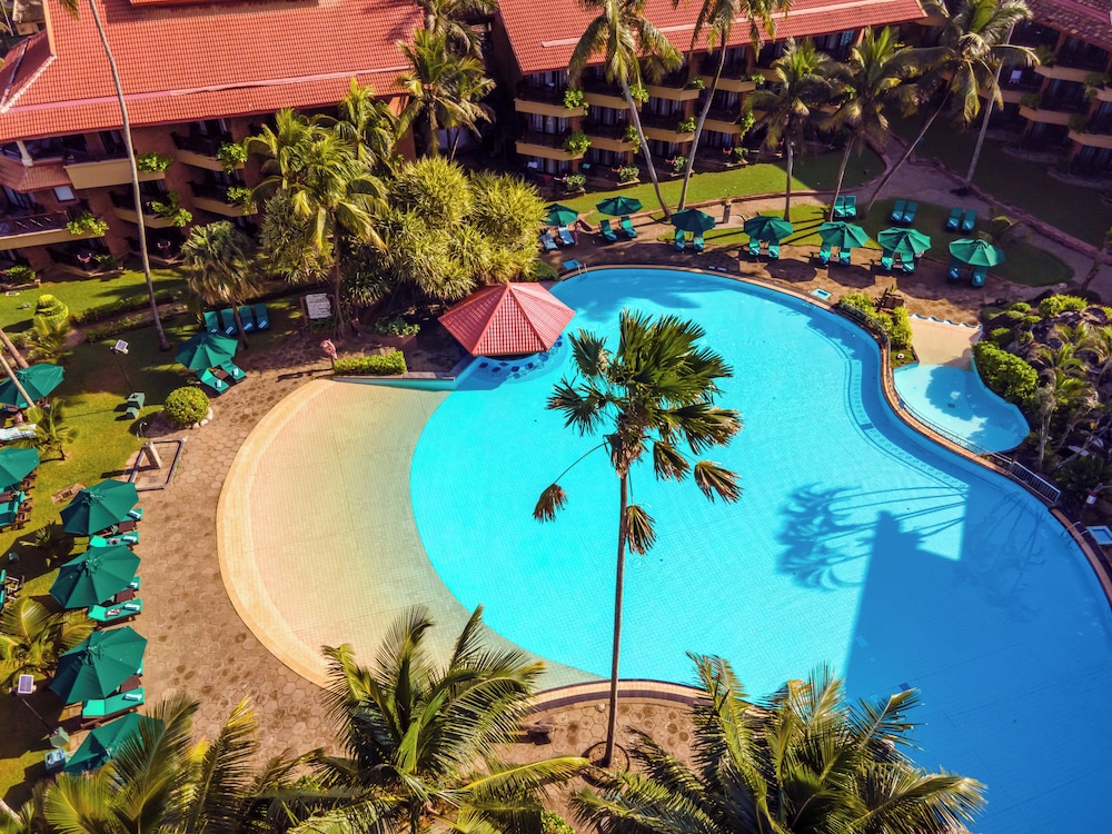 Royal Palms Beach Hotel 56/66