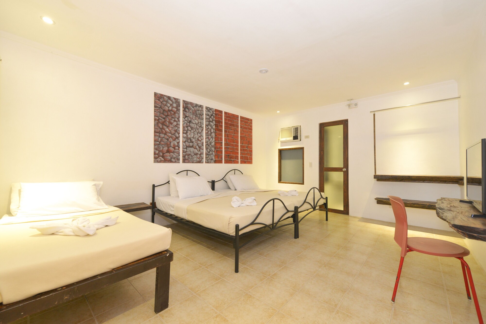 ROOM, TRIPLE, MULTIPLE BEDS, COURTYARD VIEW, COURTYARD AREA