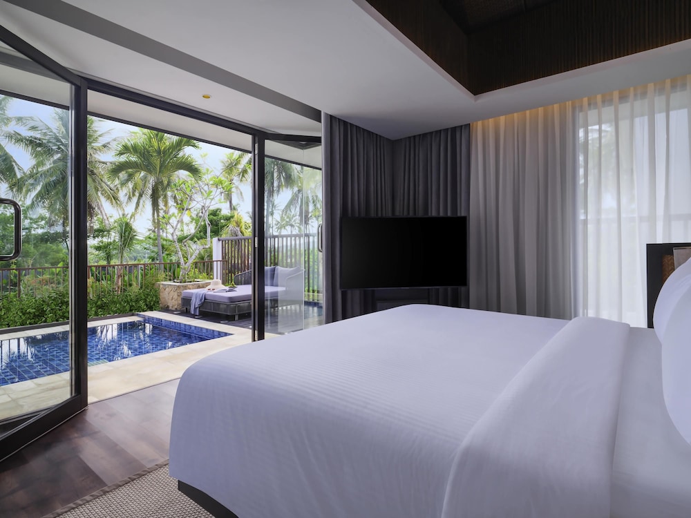 Suite, King Bed, Plunge Pool