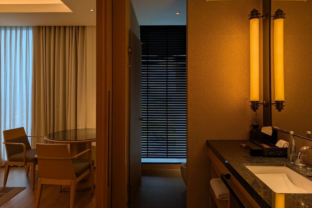 غرفة تنفيذية بسرير كينج، Hotel Tentrem Jakarta 9/9