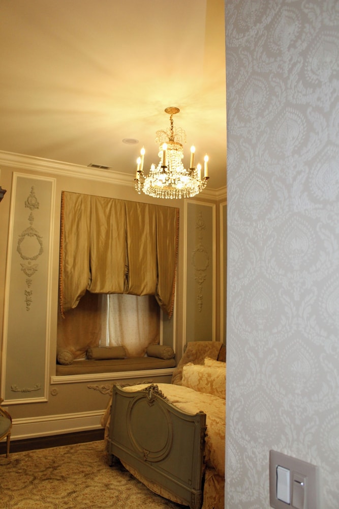 The Wheeler Mansion 4/49