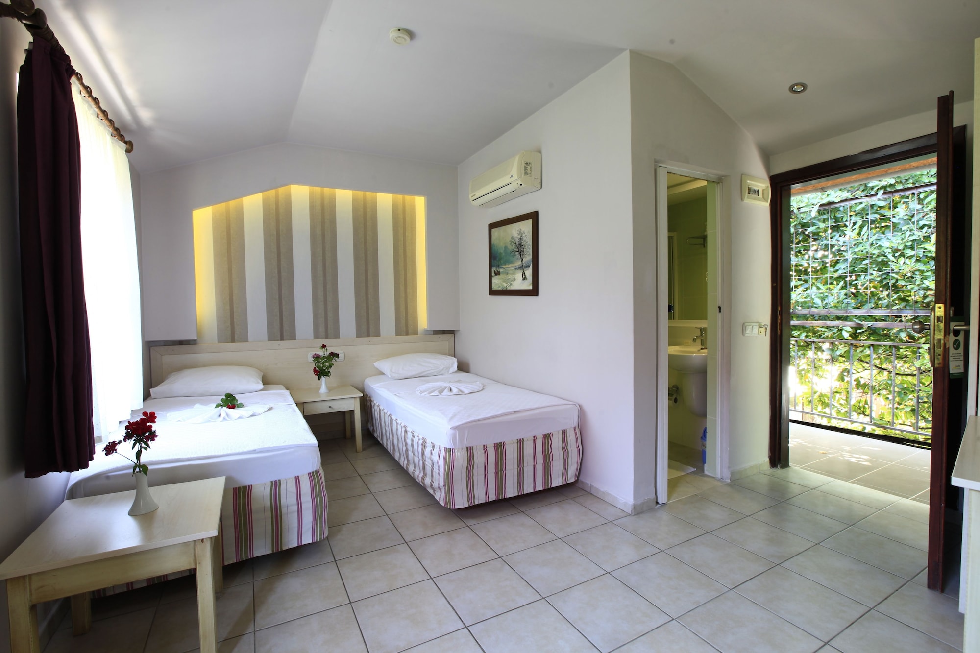 ROOM, SINGLE