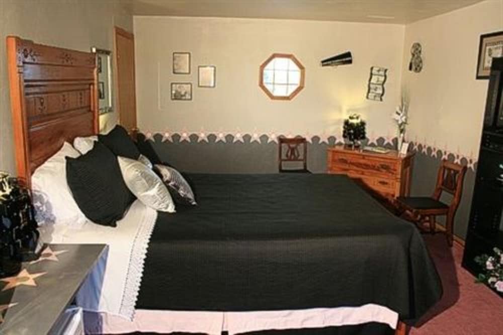 at the Waters Edge Bed &amp; Breakfast 32/61