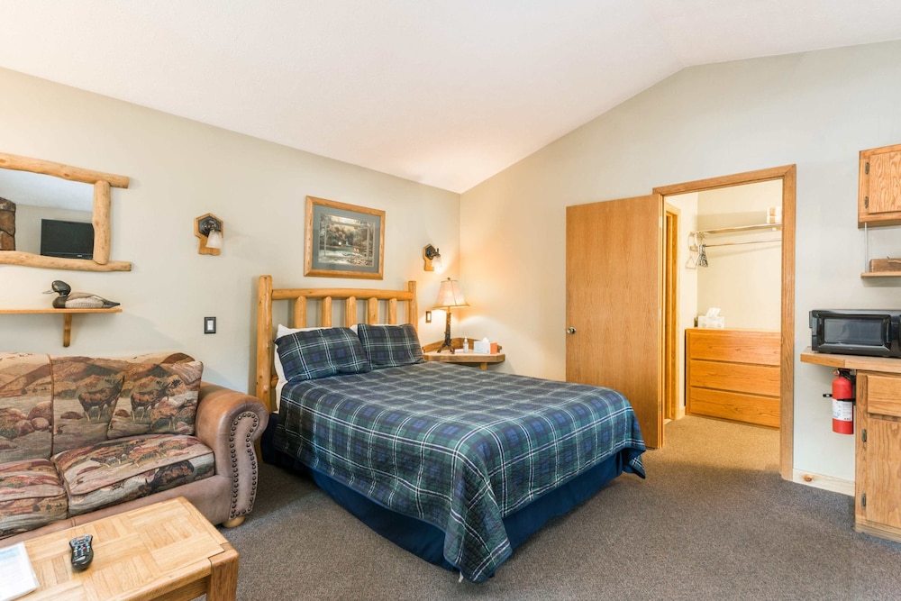4 Seasons Inn on Fall River 11/76
