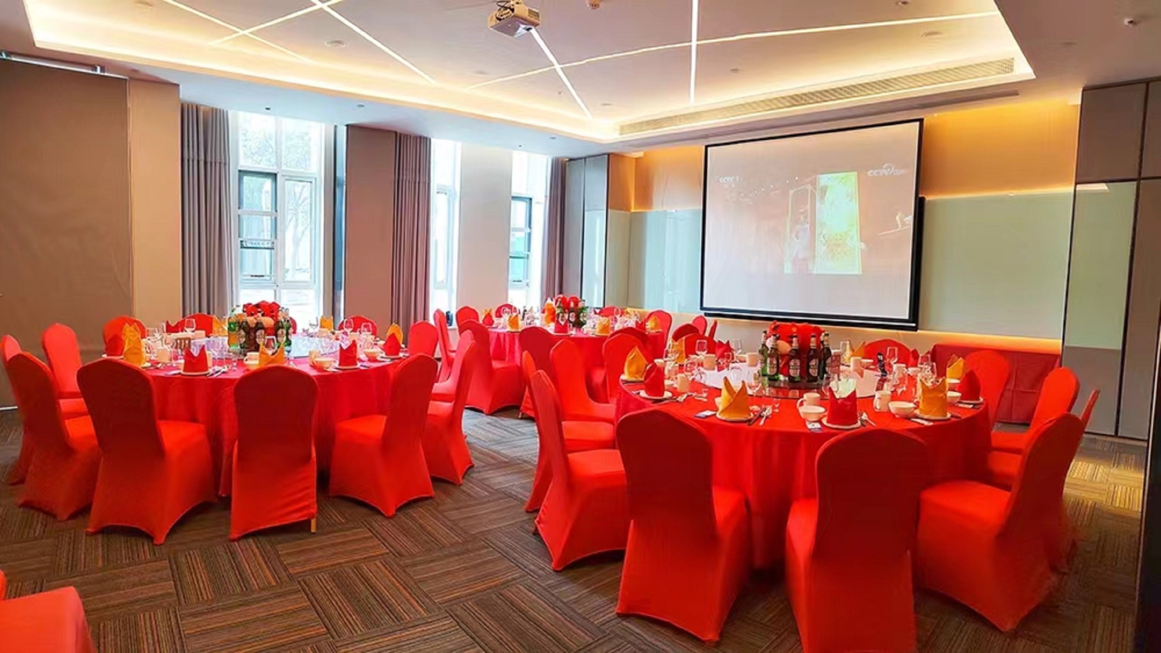 Holiday Inn Shanghai Dishui Lake 38/50