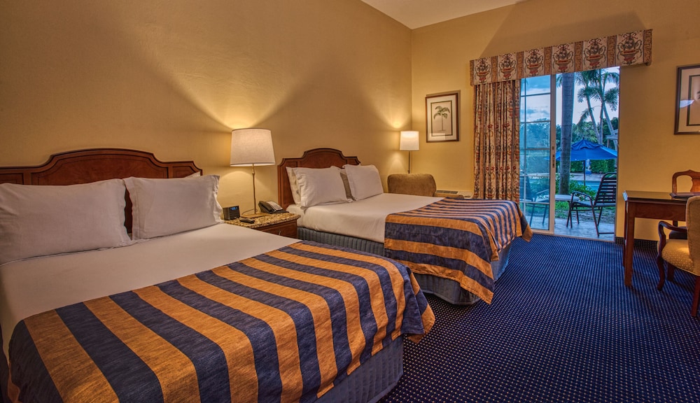 Trianon Bonita Bay Hotel 3/35