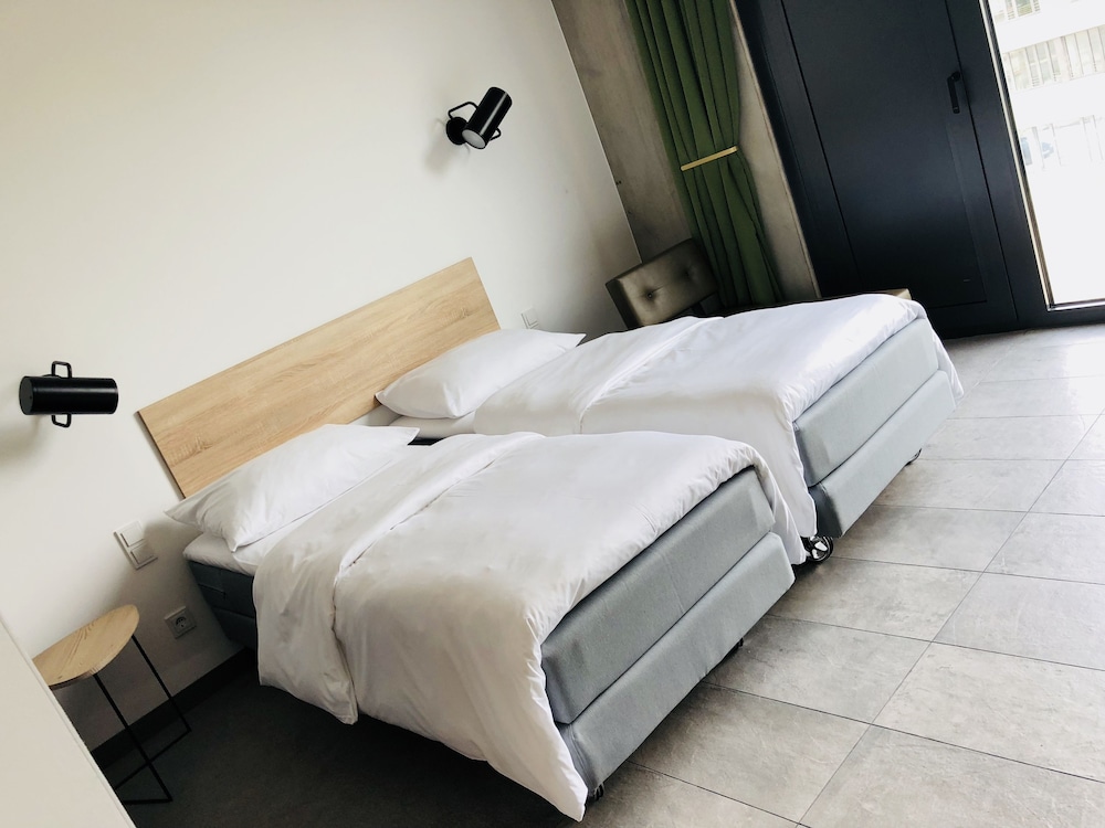 SUPERIOR, TWIN BEDS