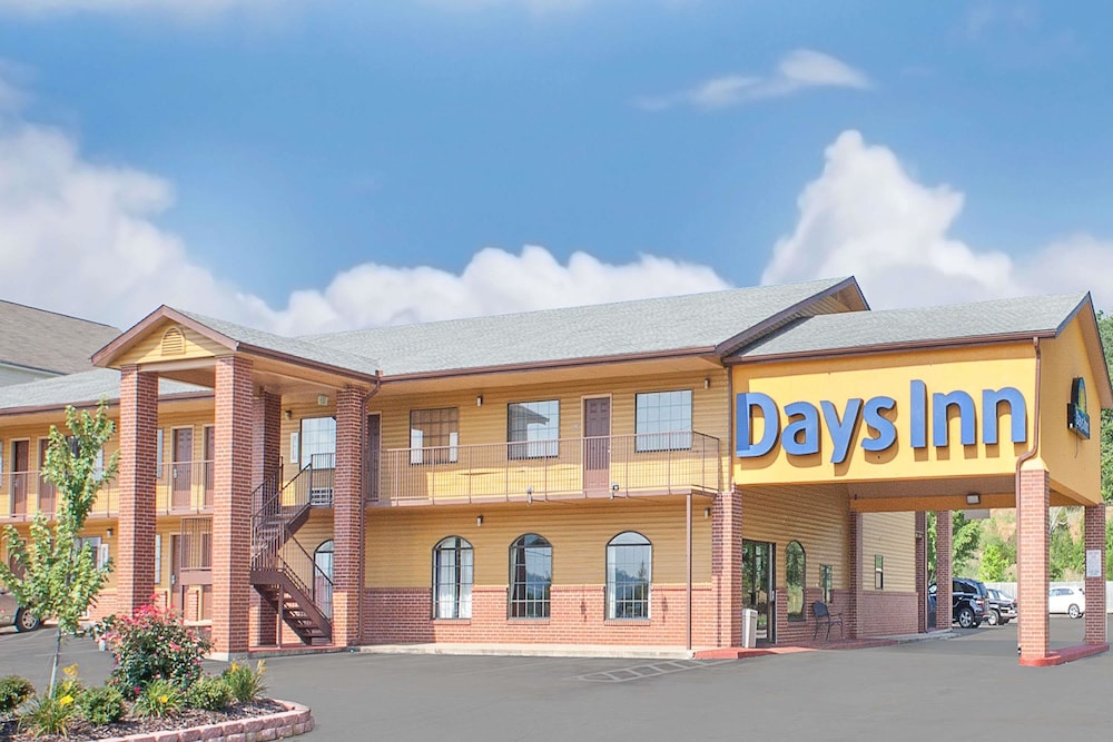 Days Inn by Wyndham Fayetteville 3/14