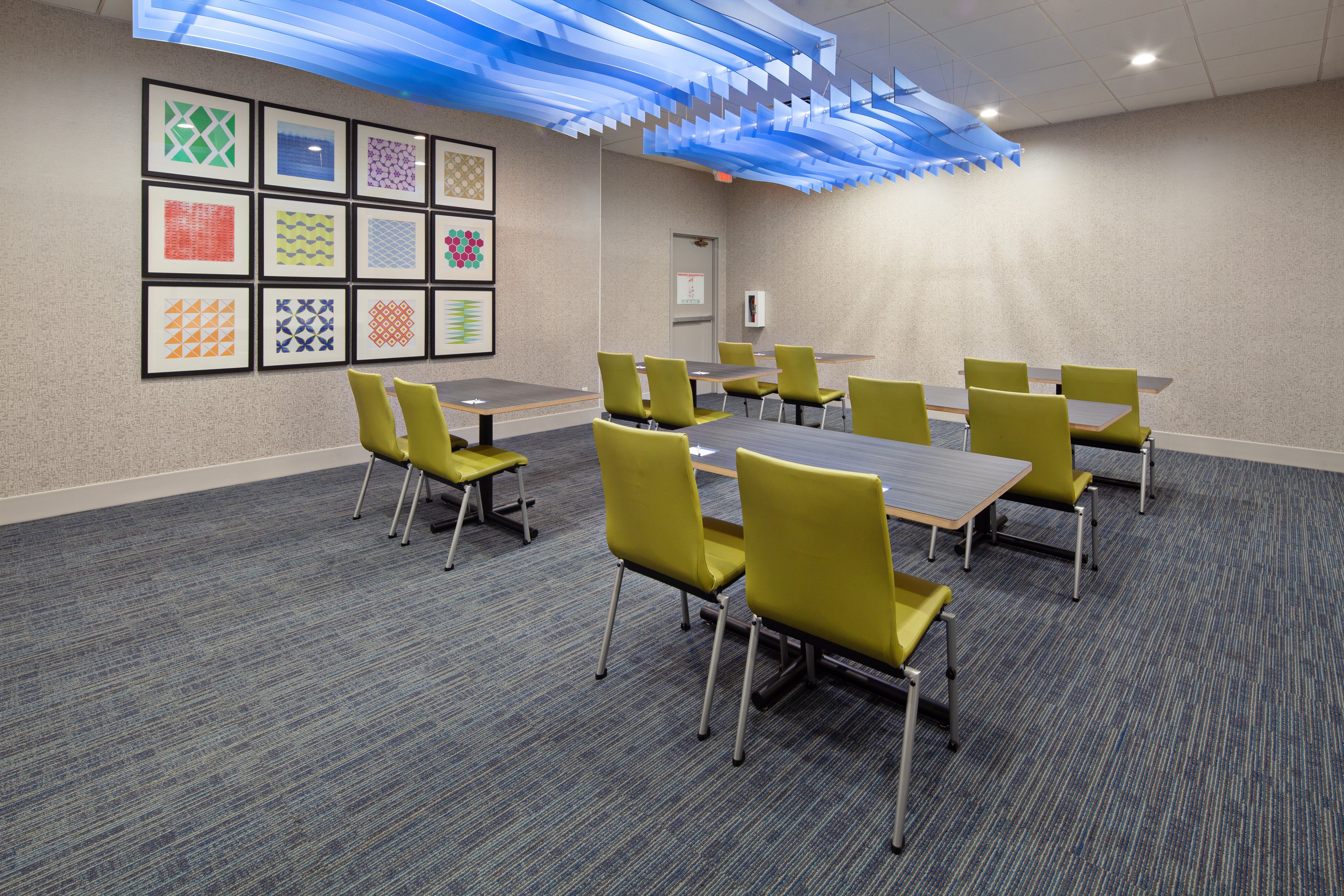 Holiday Inn Express Los Angeles Lax Airport 50/56