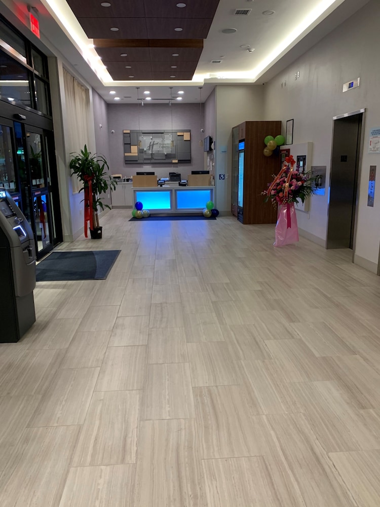 Holiday Inn Express Jamaica - Jfk Airtrain - Nyc 11/50