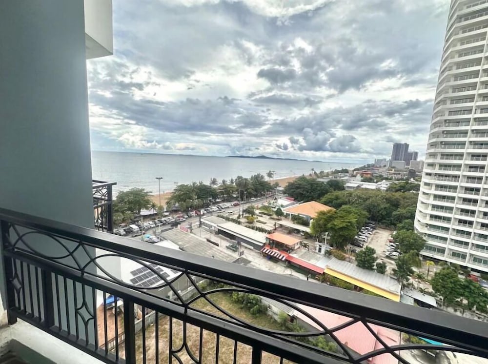 Bay Beach Resort Jomtien in PATTAYA