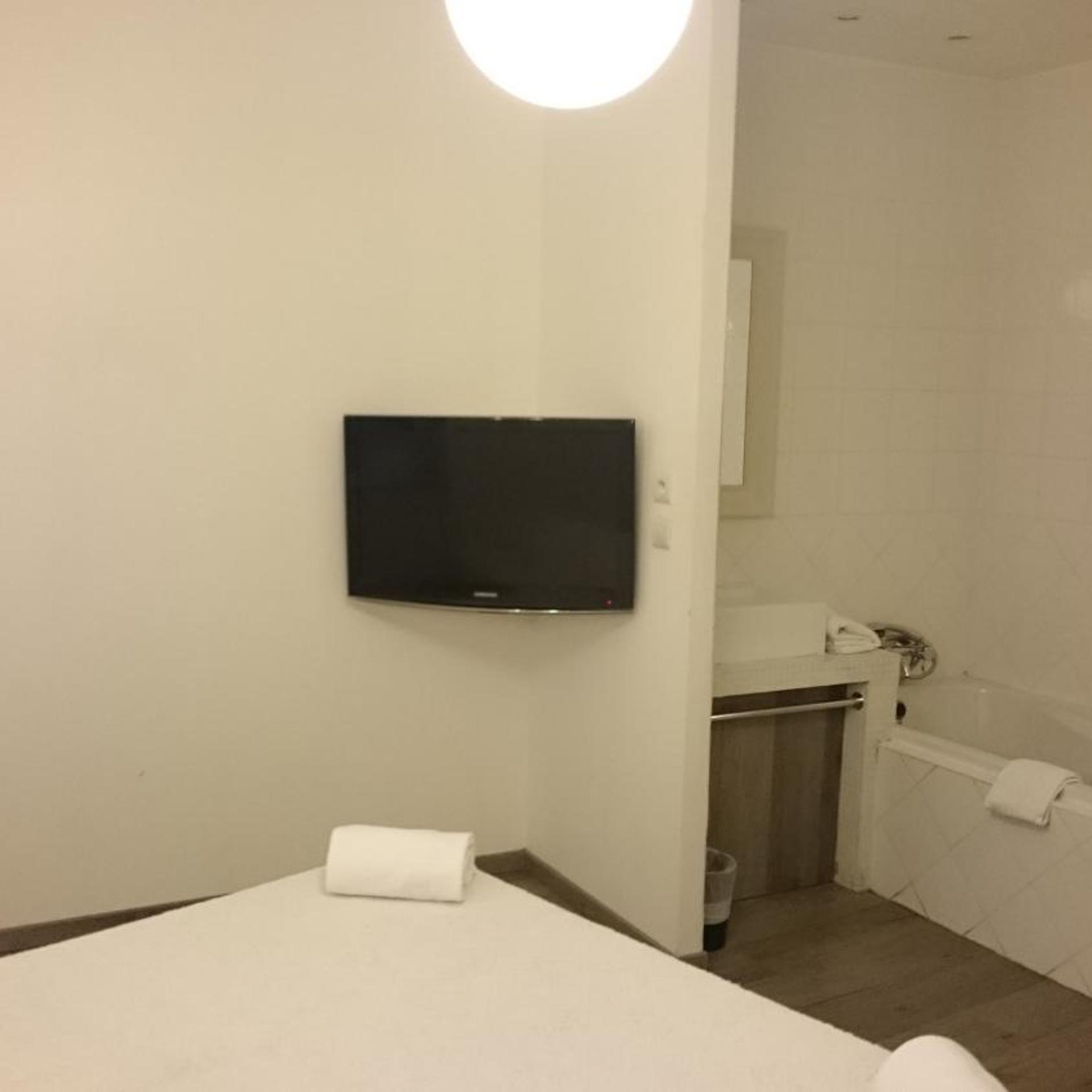 P'TIT DEJ-HOTEL MARTIGUES LE 5 34/57