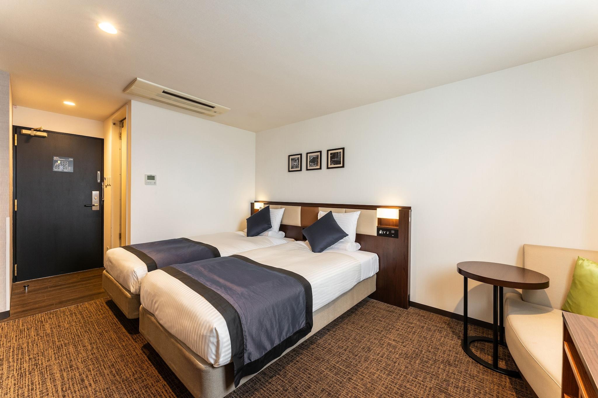 ROOM, TWIN BEDS, SMOKING