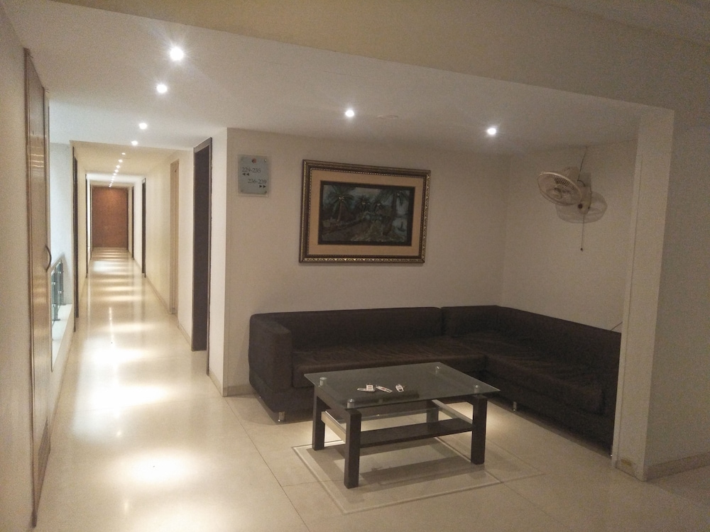 Hotel Basera 10/18