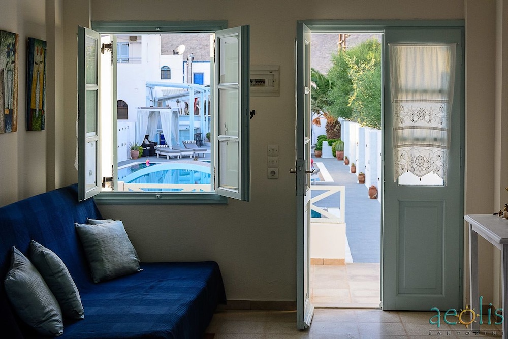 Aeolis Santorini 29/50