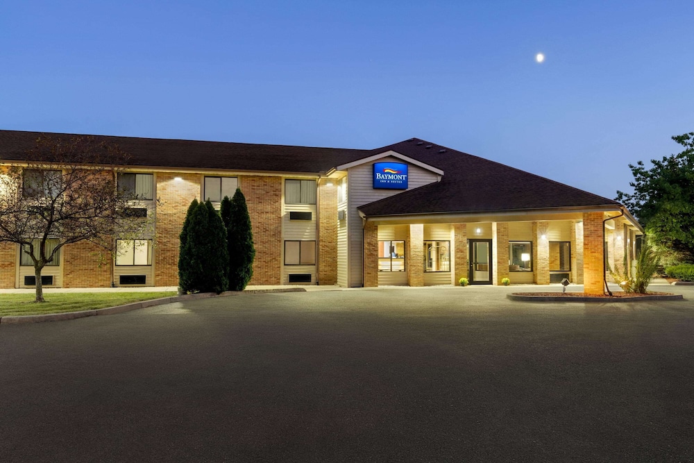 Baymont By Wyndham Monroe, MI 1/36