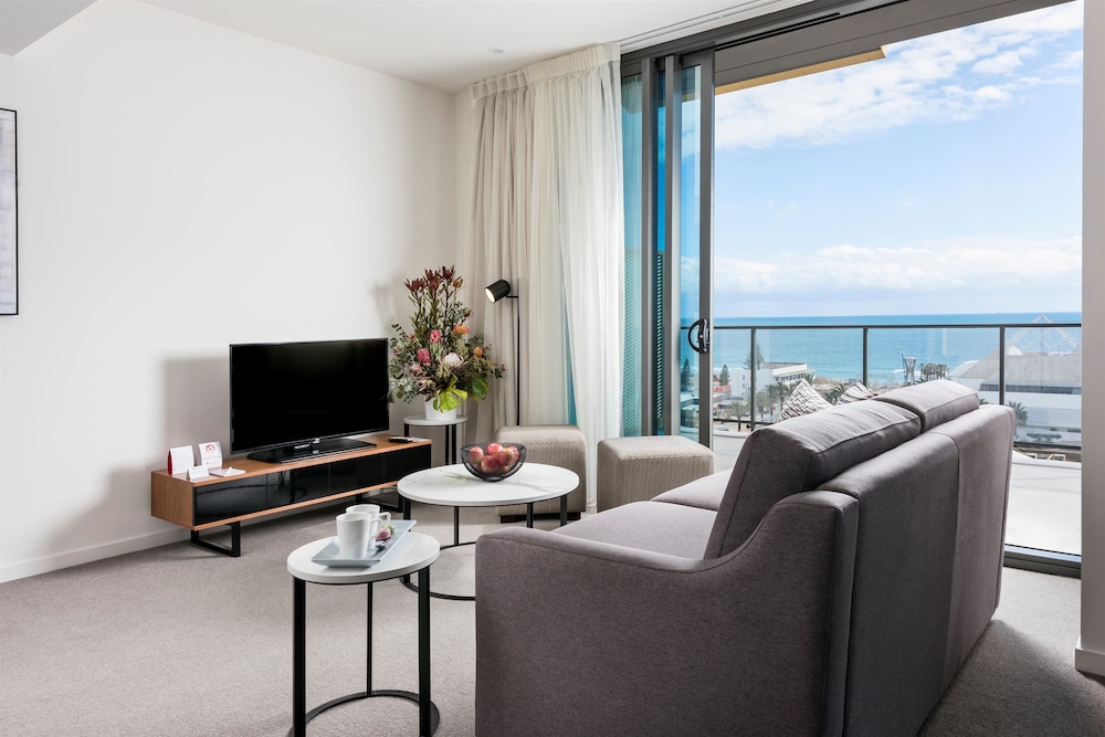 Ramada by Wyndham VetroBlu Scarborough Beach 40/55