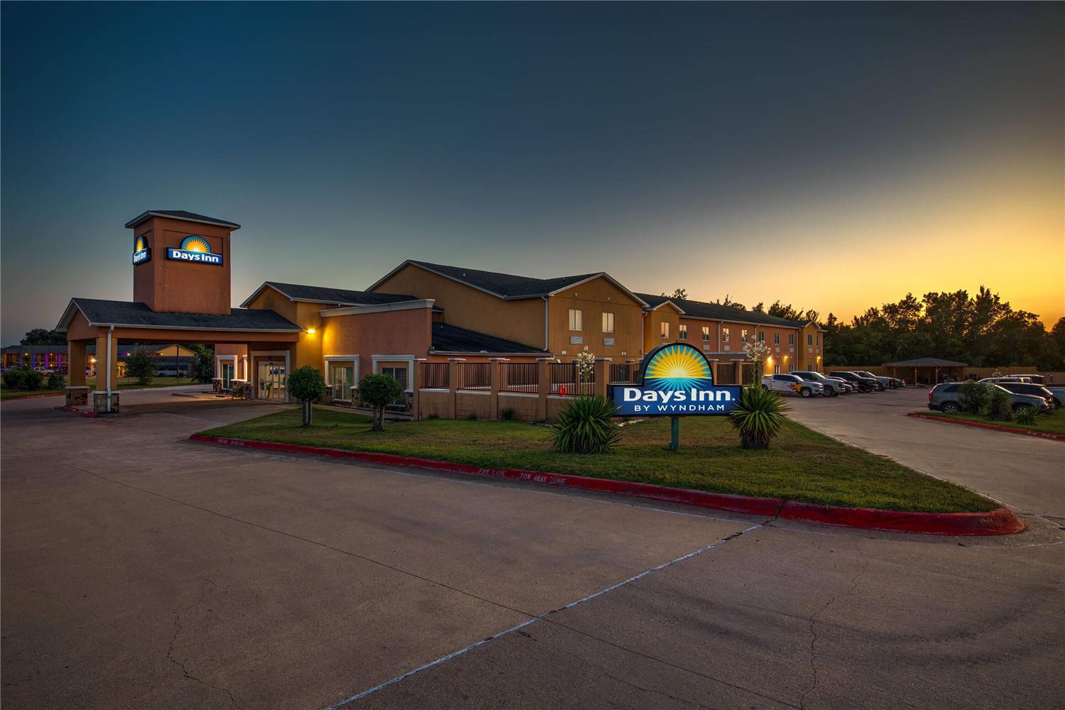 Days Inn by Wyndham Rockdale Texas 12/16