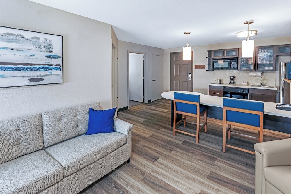 Candlewood Suites Topeka 27/49