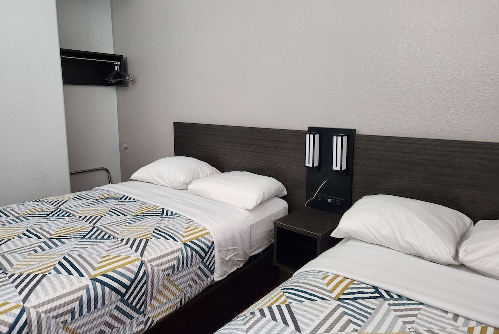 2 Full Beds - Non-smoking