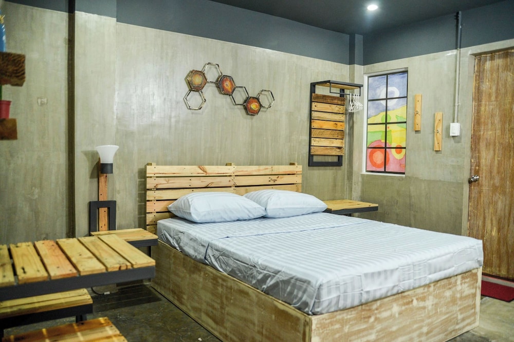 Bhive Hotel 13/42