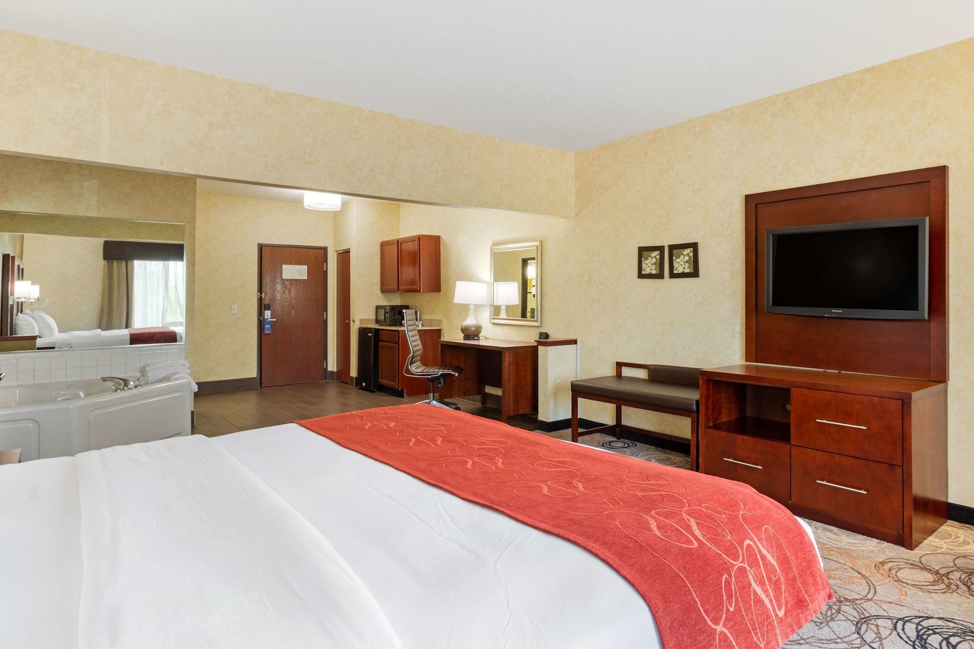 Suite, King Bed, Jetted Tub