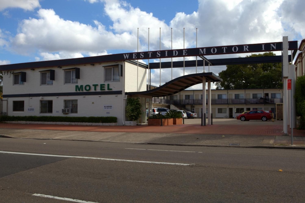 Westside Motor Inn 8/57