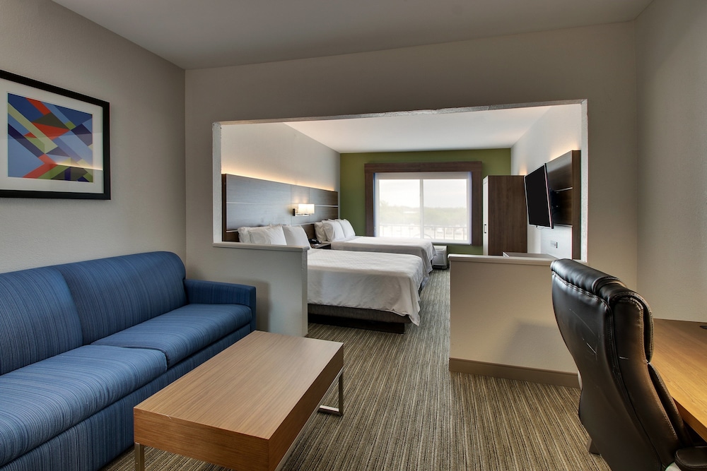 Holiday Inn Express & Suites Chicago North-Waukegan-Gurnee 33/50