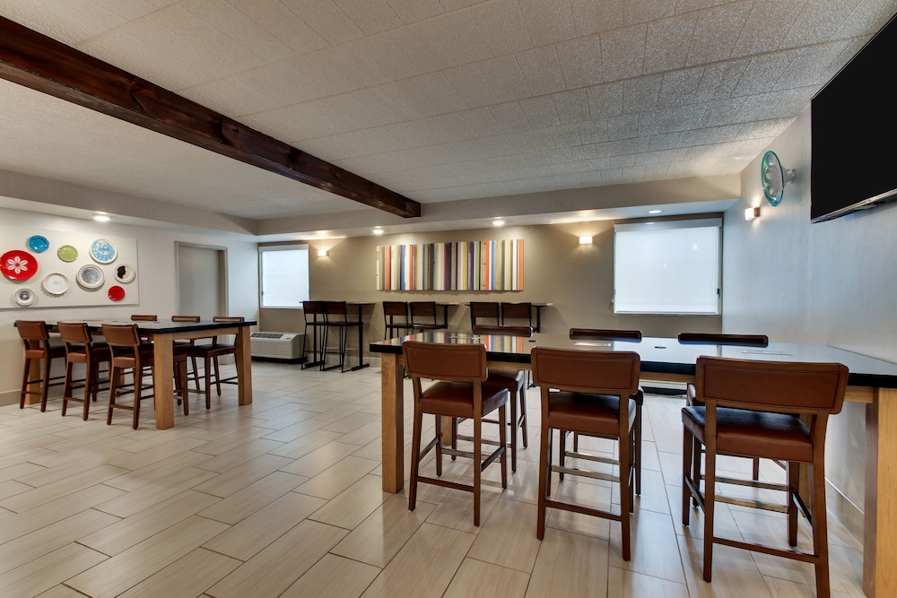 HOLIDAY INN EXPRESS PITTSTON SCRANTON AIRPORT 46/54