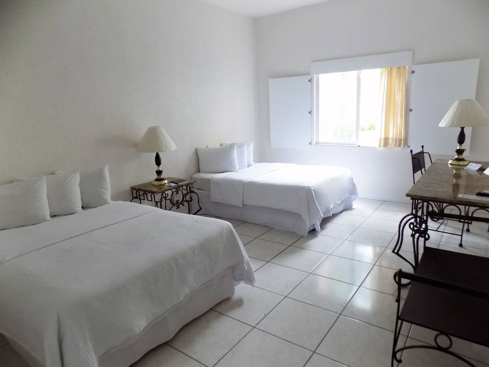 Hotel Las Palomas Tepic Express 24/66