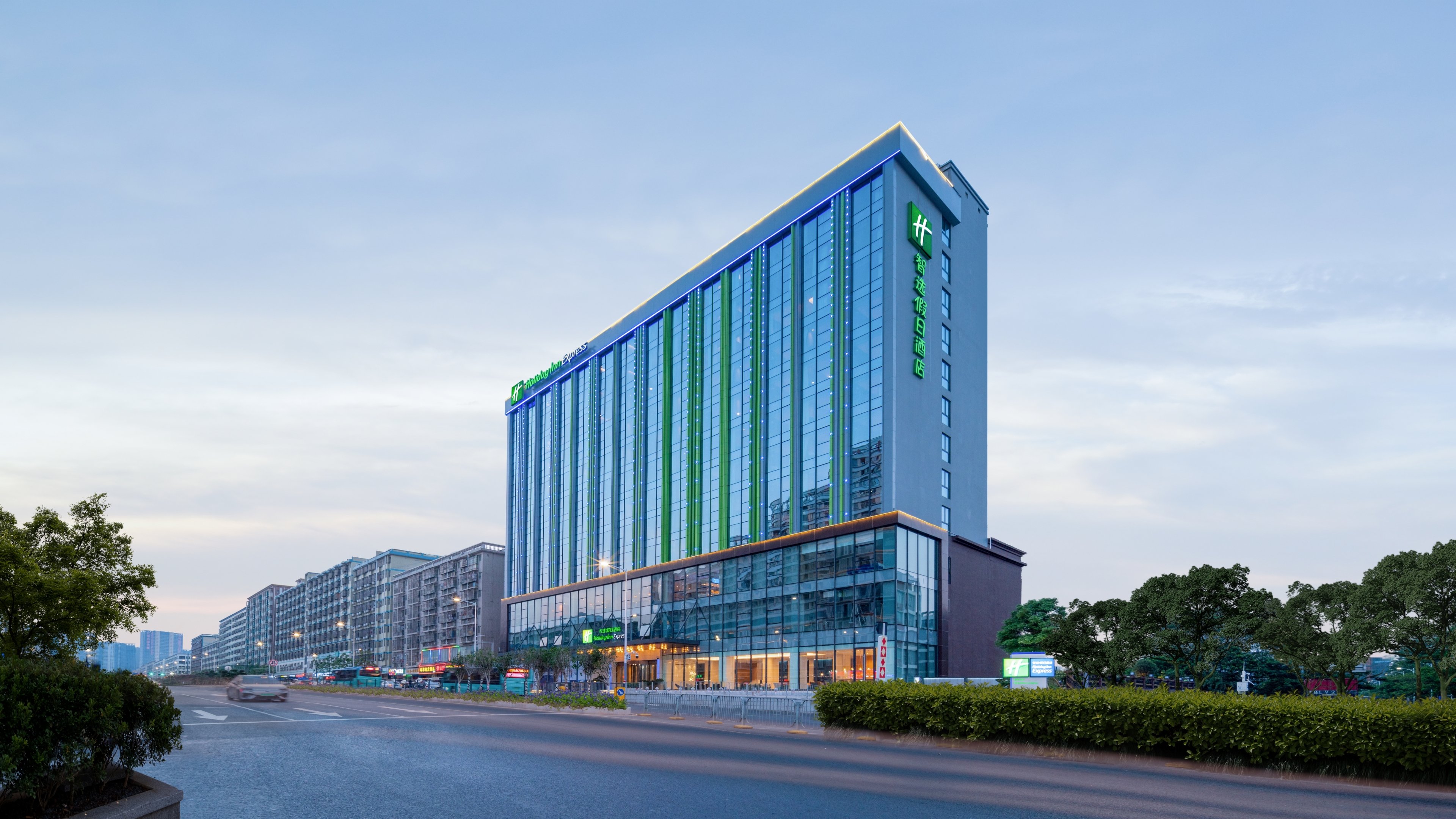 Holiday Inn Express Shenzhen Longhua 6/77