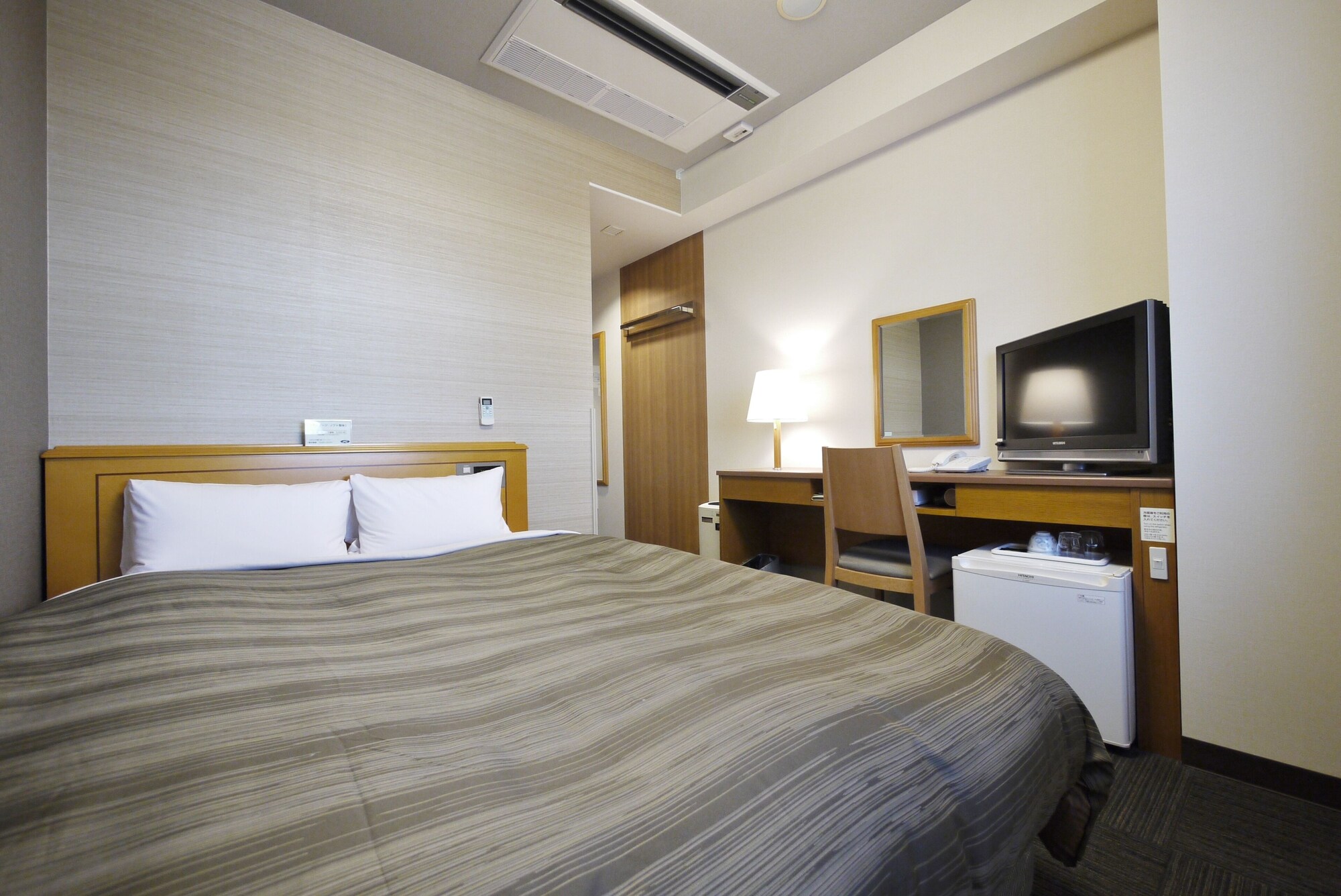 SEMI ROOM, SEMI DOUBLE BED