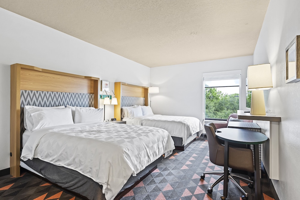 غرفة قياسية بسرير كينج، Holiday Inn St. Petersburg West 4/6