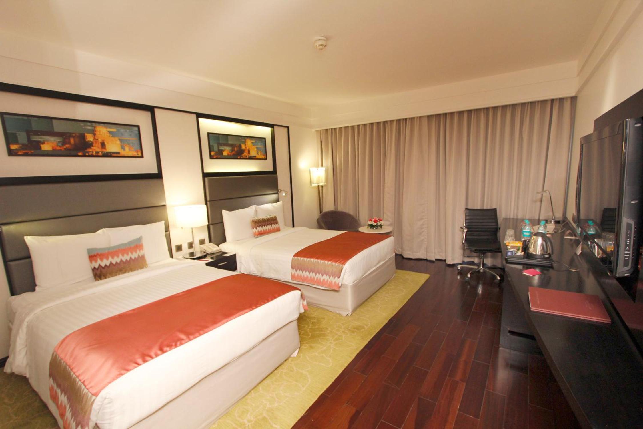 Club, Twin Beds, Lounge Access