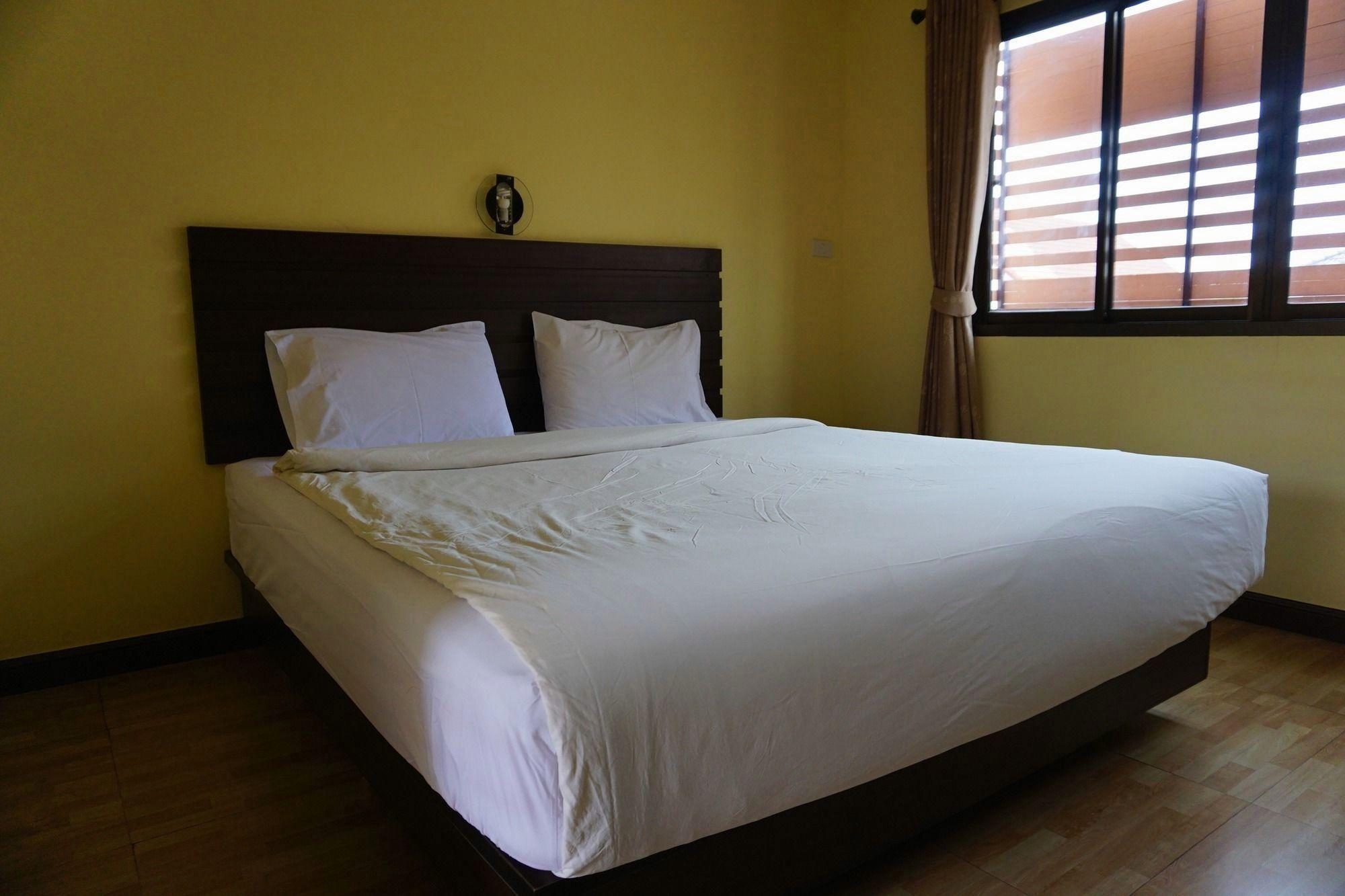 Ponburi Hotel 34/90