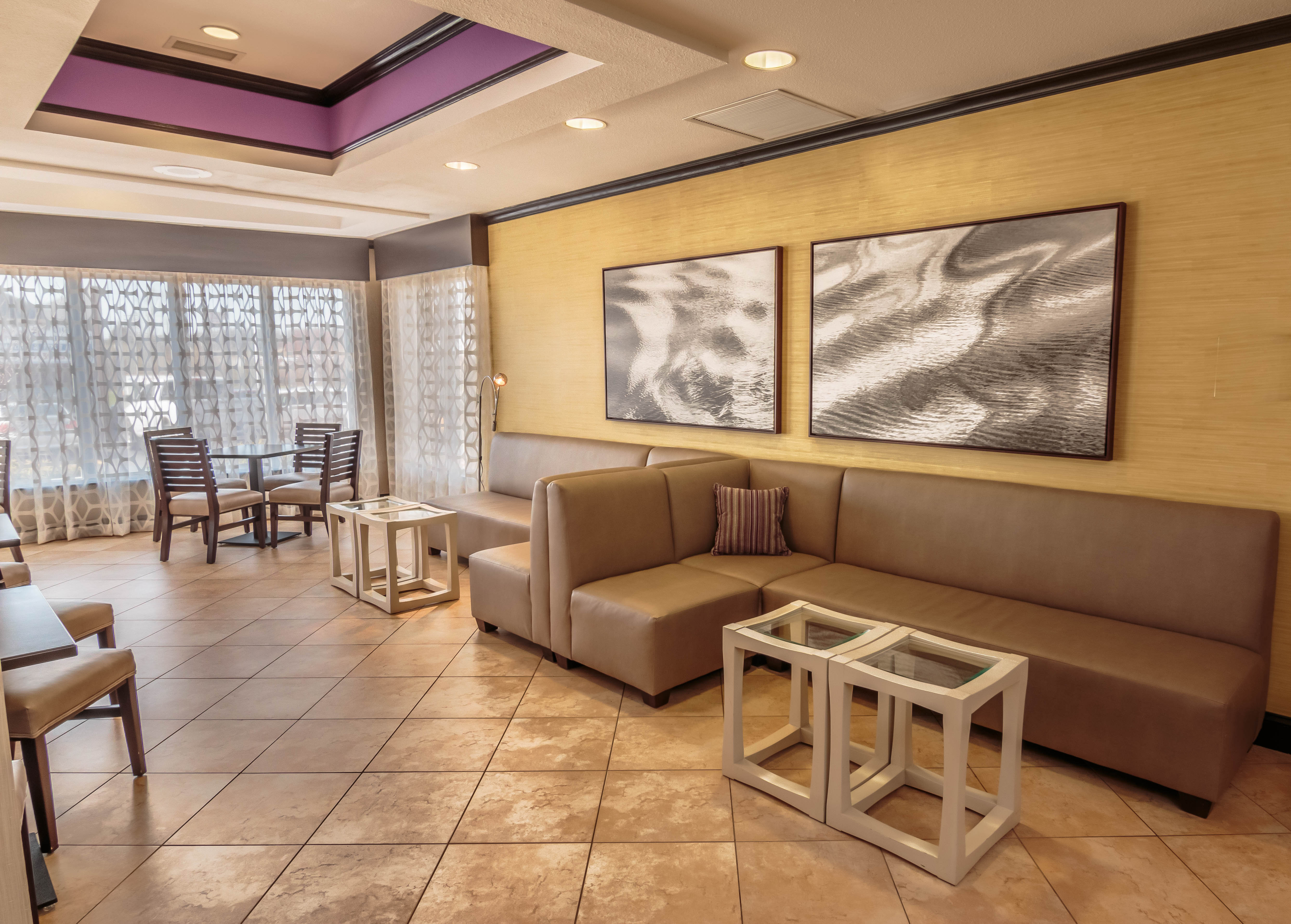 Holiday Inn Express Hotel And Suites Farmington 50/63