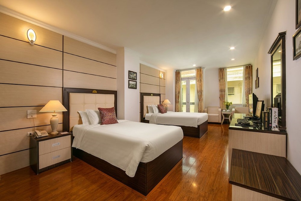 Golden Cyclo Premier Hotel Powered By Fave 17/56