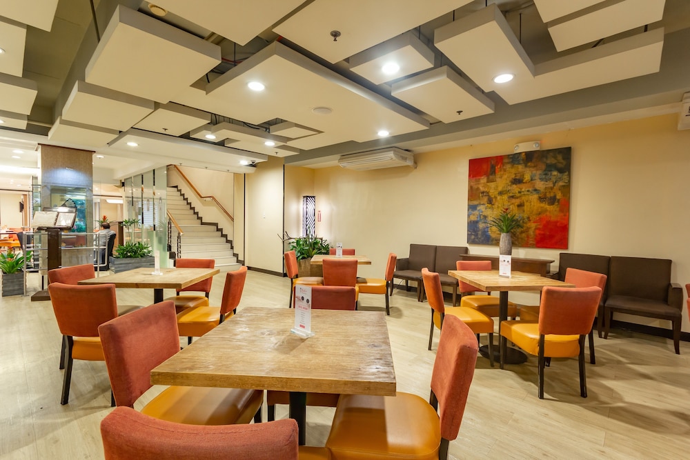 Microtel by Wyndham Mall of Asia 36/44