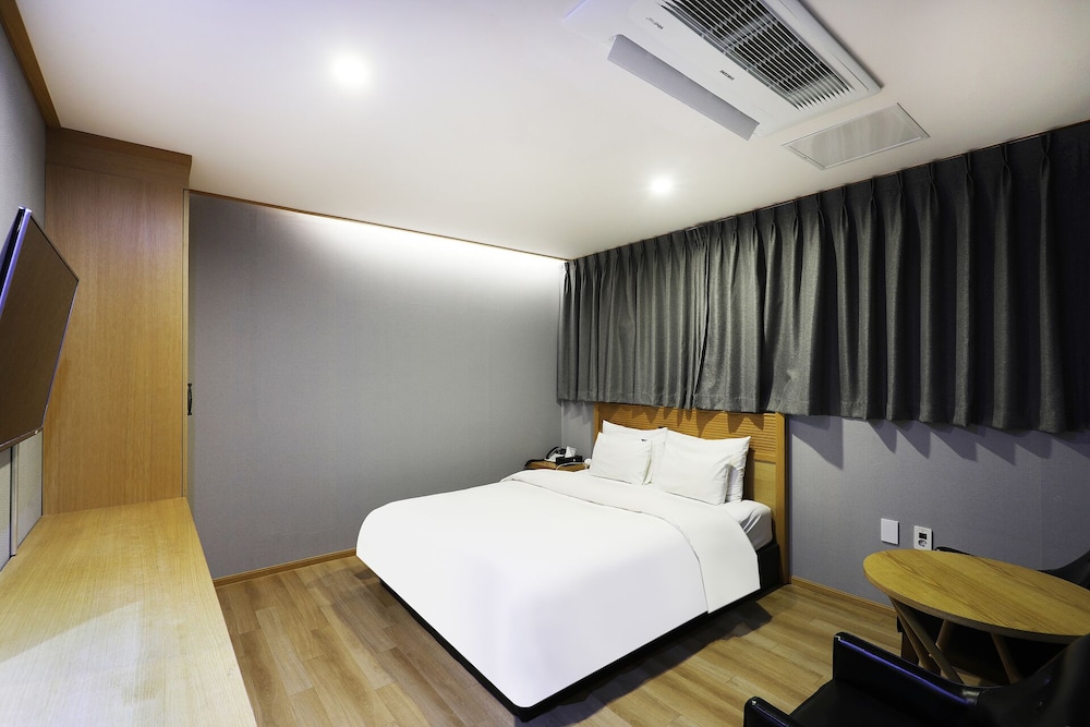 Hotel Golden Hill 32/65